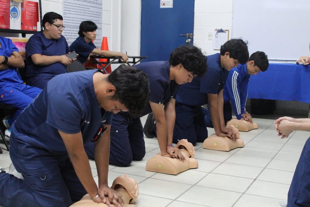 Alumnos de Bachillerato Técnico en Radiología refuerzan su formación en atención de emergencias