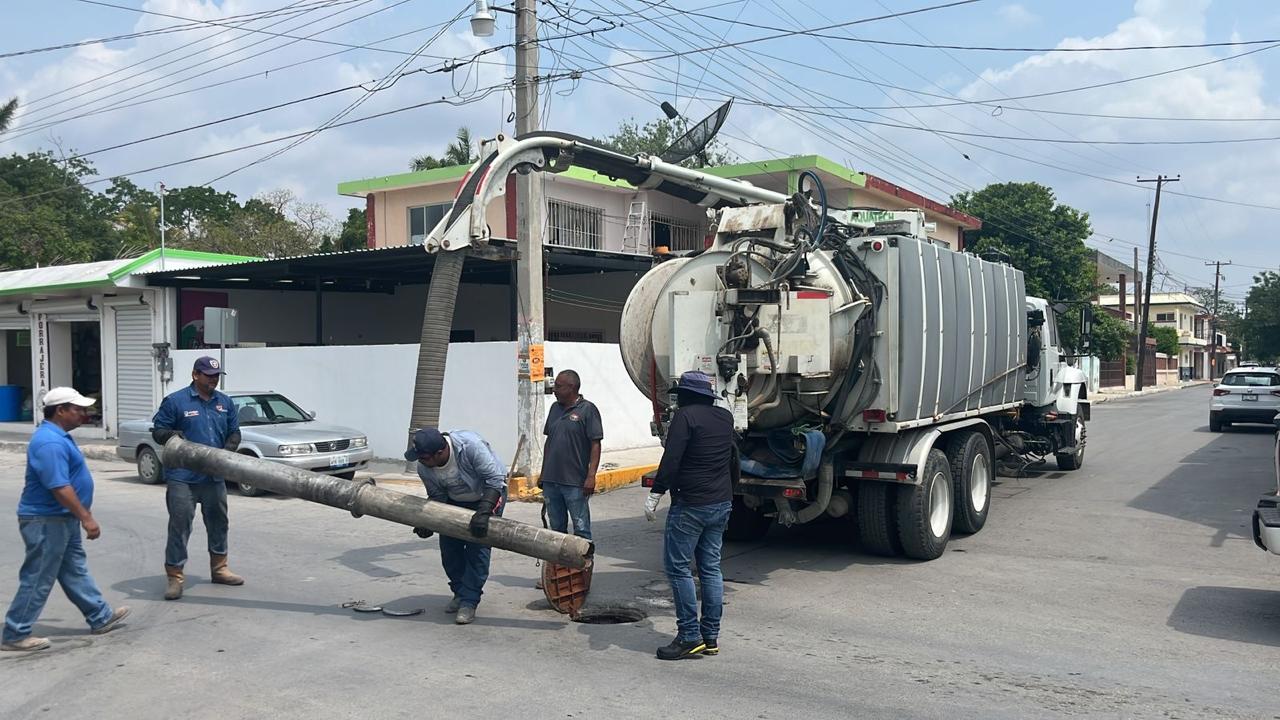 Realiza Secretaría de Recursos Hidráulicos labores de mantenimiento a la red hidrosanitaria en Xicoténcatl y Abasolo