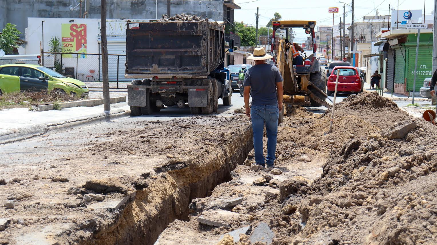 Trabaja COMAPA en la rehabilitación de drenaje sanitario en la Zona Centro 