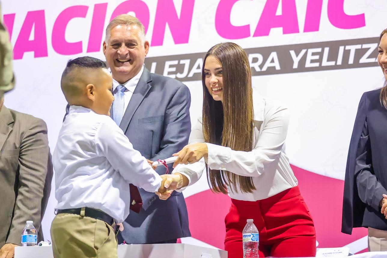 Felicitó Carlos Peña Ortiz a más de 800 niños del preescolar CAIC del DIF-Reynosa