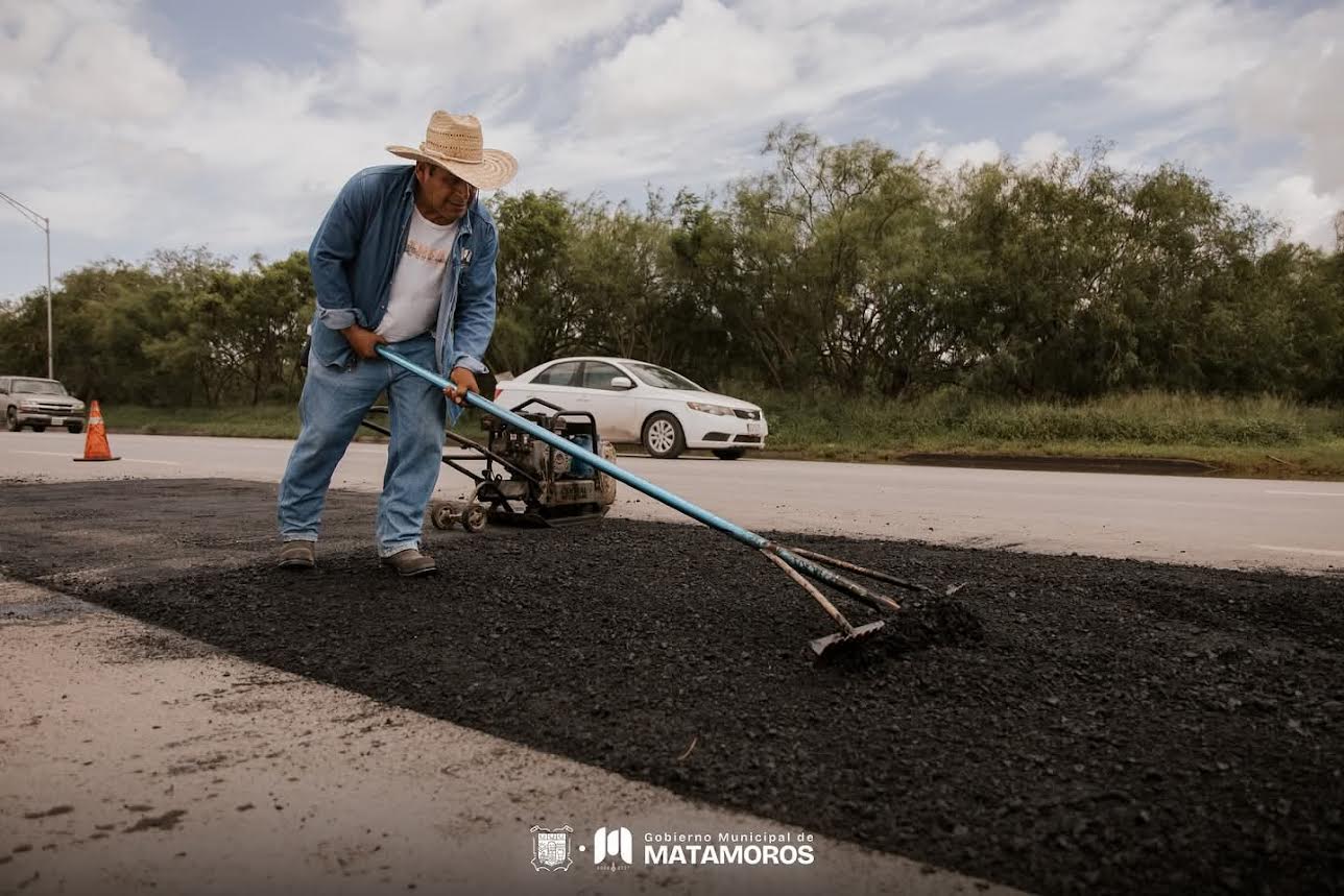 Gobierno de Matamoros realiza acciones de bacheo en distintas colonias de la ciudad 