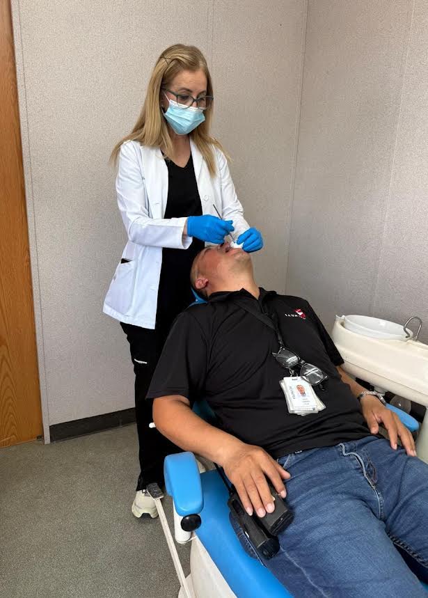 Acerca DIF-Reynosa servicios de salud dental a trabajadores de Sanmina
