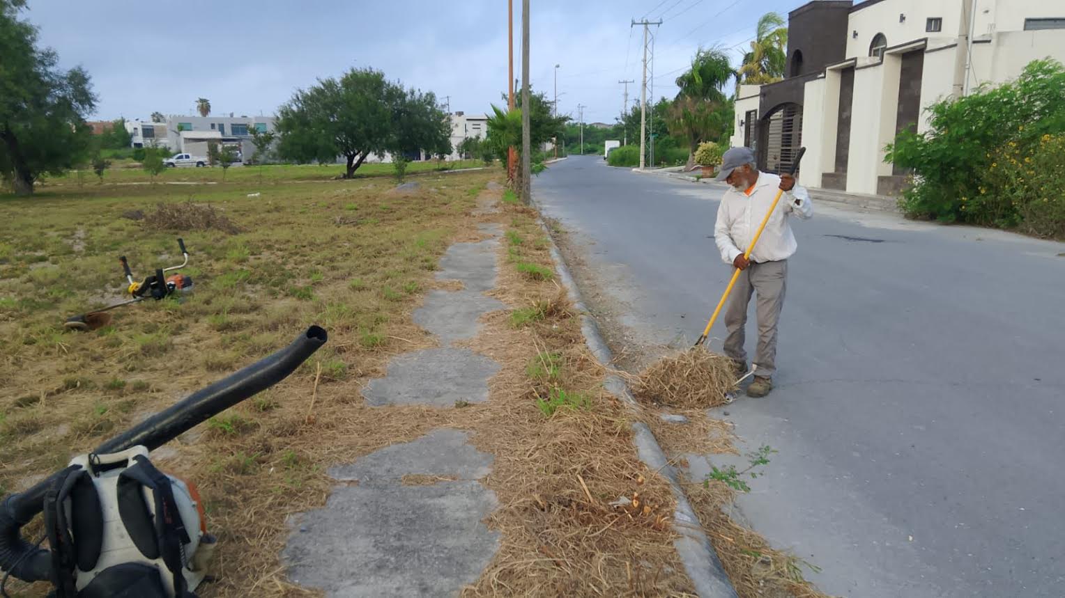 Atienden cuadrillas del Gobierno de Reynosa limpieza, bacheo y alumbrado público